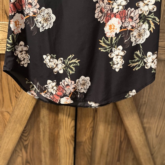 Amaryllis sleeveless blouse - Picture 2 of 6